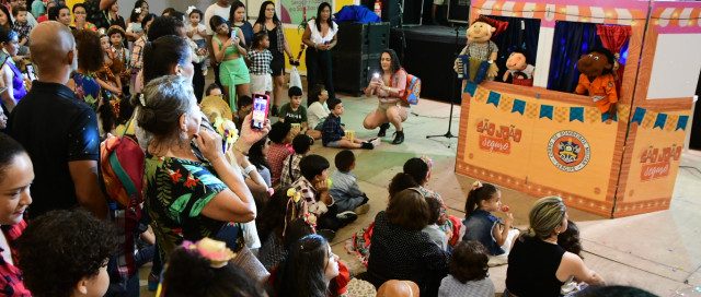 criancas-e-pais-recebem-orientacao-do-corpo-de-bombeiros-sobre-prevencao-de-acidentes-com-fogos-de-artificios