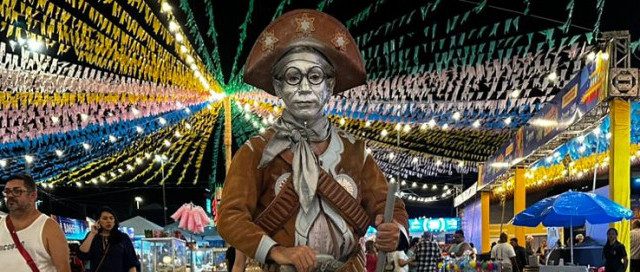 personagens-inusitados-fazem-sucesso-no-arraia-do-povo